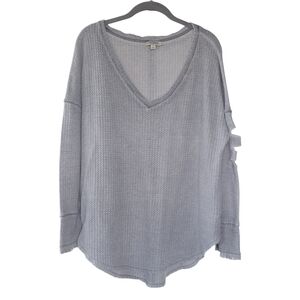 Umgee‎ Grey Waffle Knit V-Neck Pullover Top with Ladder Sleeve Detail | Size M